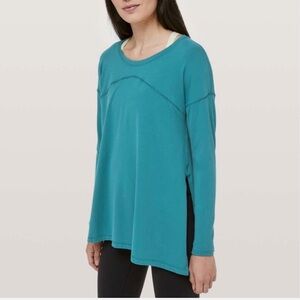 Lululemon Hit unwind long sleeve shirt slit sides blue teal size 8